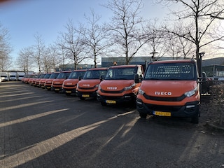 Iveco Daily 35C15 2.3 375 Trekhaak 3500kg Laadklep 500kg Navigatie Open laadbak Pick-up Euro 5 Bpm vrij Bakwagen p-up 146pk 1e eigenaar Dealer onderhouden