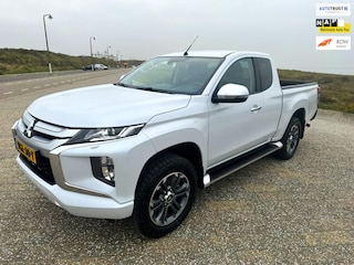 Mitsubishi L200 2.2 DI-D Club Cab Intense