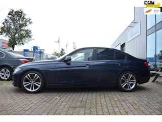 BMW 320i High Executive F30 2012