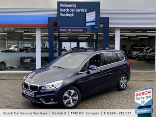 BMW 2-serie Tourer 218i Essential 7p. / NL-Auto / Automaat / 7-zitplaatsen! / Full-LED verlichting / Navigatie & Bluetooth / Parkeersensoren / 16 " lichtmetaal / Keyless-Go / Climate Control / ELK-pakket / ETC... /
