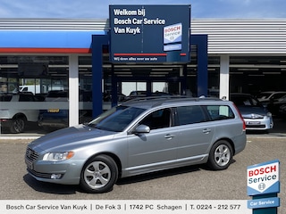 Volvo V70 1.6 T4 Nordic+ / NL-Auto / 180 PK / Dealer-Onderhouden / Trekhaak / Vol-Leder / Stoelverwarming / Standkachel / Cruise-Control / Xenon-Verlichting / Elektr. Kofferklep / Radio-Bluetooth / Navigatie / 16'' LMV / All-Season / ENZ.