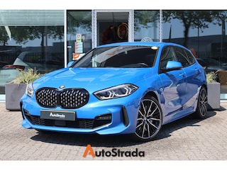BMW 1-serie (f40) 118i M-Sport 140PK AUT | Carplay I Misano Blue I Navi I Camera I Kuipstoel