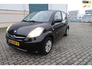 Subaru Justy 1.0 Comfort - lage km stand - airco - 4 electr. ramen - trekhaak - lederen bekleding