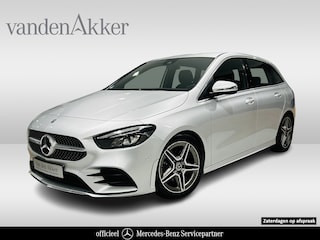 Mercedes-Benz B-klasse 180 AMG // Trekhaak // Camera // Elek. Achterklep // Carplay // LED Koplampen // Navigatie