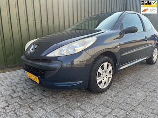 Peugeot 206 1.1 XR NIEUWE APK !