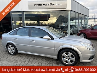 Opel Vectra GTS 2.2-16V Business, AUTOMAAT, climatronic, cruisecontrol, navigatie, trekhaak afneembaar, van 1e eigenaar, top onderhouden.