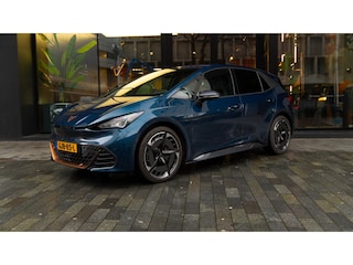 Cupra Born Performance 82 kWh | 360 graden camera | Sennheiser geluidssysteem | Dodehoeksensor | Travel Assist | Stoel- en stuurverwarming | Elektrisch verstelbare stoelen |