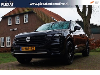 Volkswagen Touareg 3.0 TDI R-Line Aut. | Black Edition | Nightvision | Massage | Panorama | Stoelventilatie | Lederen Dash | Led |