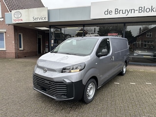 Toyota Proace 2.0 D-4D Challenger eind december 2024 en dus bpm-vrij / 3-persoons / luxe / lange uitvoering