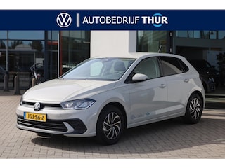 Volkswagen Polo 1.0 TSI Life Edition 95PK / 70kW, Achteruitrijcamera, Achter parkeersensoren, volledig digitaal instrumentenpaneel, Apple Carplay & Android Auto, Travel Assist (incl. Adaptive Cruise Control), LED koplampen, DAB, verkeerstekenherkenning, rijstrooksensor met correctie, 15'' 'Essex' LMV