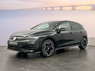 Volkswagen Golf 1.5 eTSI 150 7DSG R-Line Edition | 'App-Connect' draadloze smartphone integratie | Achterbank in ongelijke delen neerklapbaar incl. middenarmsteun en doorlaadmogelijkheid | Afstandscontrolesysteem (Front Assist)
