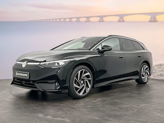 Volkswagen ID.7 Tourer 77 kWh Elektromotor 286 1AT Pro Business | 'App-Connect' draadloze smartphone integratie | Achterbank in ongelijke delen neerklapbaar incl. middenarmsteun en doorlaadmogelijkheid | Afstandscontrolesysteem (Front Assist), met voetgangers- en fietsersherkenning
