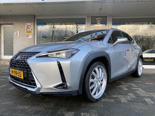 Lexus UX 250h Business Line 250h Business Line 20 Inch BROCK Velgen/ Vol Alcantara interieur/ Cruise Contr./ Navigati.fulmap/Achteruitrijcamera/ Led verl./ Elektr. verst.b. verwarmde buitenspiegels/ Afneemb. Trekhaak// Dakrail/Parkeersens