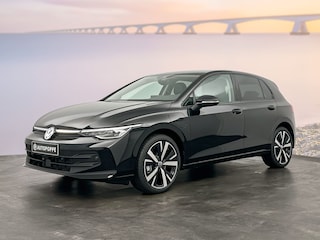 Volkswagen Golf 1.5 eHybrid 204 6DSG eHybrid Life Edition | 'App-Connect' draadloze smartphone integratie | Achterbank in ongelijke delen neerklapbaar incl. middenarmsteun en doorlaadmogelijkheid | Achteruitrijcamera (Rear View)