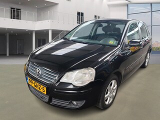 Volkswagen Polo 1.4-16V Comfortline ( APK KEURING BIJ AFLEVERING! )