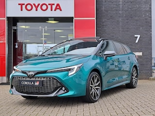 Toyota Corolla Touring Sports Hybrid 140 GR Sport BLIND SPOT PANO-/SCHUIFKANTELDAK JBL-AUDIO HEAD-UP PARK-SENSOREN ELEK-KLEP