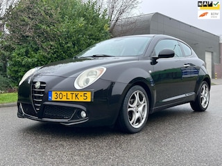 Alfa Romeo Mito 1.4 Distinctive Cruise*Clima*NAP*30-12-2025 APK*LM velgen*Parkeersensoren*2e eigenaar*