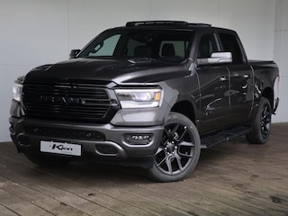 Dodge Ram 1500 5.7 V8 4x4 Crew Cab Night Edition | Pano-Dak | Groot Navi | Elektrisch Sidebars