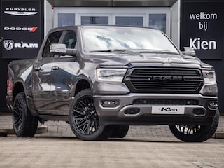 Dodge Ram 1500 5.7 V8 4x4 Crew Cab Night Edition | Pano-Dak | Groot Navi | Elektrisch Sidebars