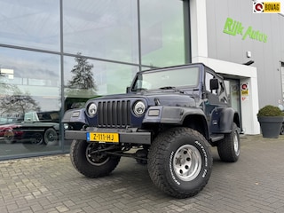 Jeep Wrangler 2.5i Softtop + Hardtop
