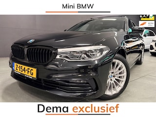 BMW 5-serie Touring 520i High Executive PANO/LEDER/H-UP/DAB/CARPLAY/SFEERVERL///