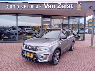 Suzuki Vitara 1.5 Hybrid Select Automaat, Airco(automatisch) Carplay/Android auto, Navigatie, Bluetooth, Cruise control adaptief, Stoelverwarming, Camera, Keyless, Rijbaan begeleiding, Dode hoek detector, enz.., Nieuwstaat, Dealer onderhouden, BOVAG