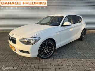 BMW 118i Business+ | Airco | Cruise | Parkeersensoren |