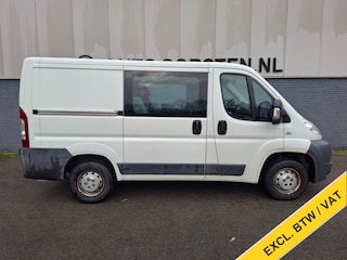 Fiat Ducato 2.0D 28 Dubbele Cabine 5 Persoons KH1 Trekhaak Lat om Lat betimmering Tussenwand Betonplexvloer Dubbele deuren achter CV-afstandbediend Electrische ramen Actual Euro 5