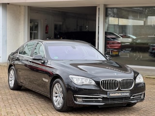 BMW 740d xDrive High Executive|1e Eigenaar|Origineel Nederlands|Softclose|Trekhaak|Zwart-Zwart