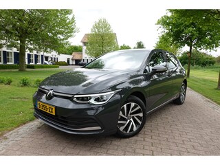 Volkswagen Golf 1.4 eHybrid Style | Massage stoelen | LED | Adaptive cruise control | Stuur verwarming | Elektrische stoelen met geheugen |