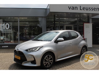 Toyota Yaris 1.5 HYBRID DYNAMIC LED KOPLAMPEN KEYLESS APPLE/ANDROID AD-CRUISE 16"LM-VELGEN NL-AUTO