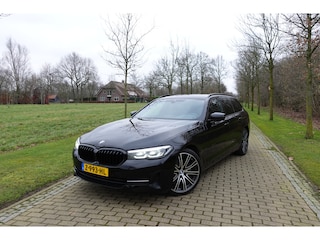 BMW 5-serie Touring 520i High Executive Edition | Cruise control | Luchtvering | Stoelverwarming | LED |