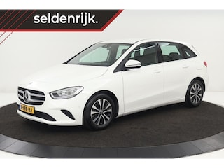 Mercedes-Benz B-klasse 180d Business Solution | Carplay | Trekhaak | Camera | Park Assist | Half leder | Climate control | Cruise control