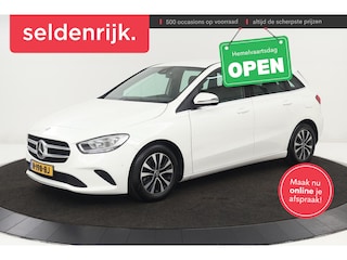 Mercedes-Benz B-klasse 180d Business Solution | Carplay | Trekhaak | Camera | Park Assist | Half leder | Climate control | Cruise control