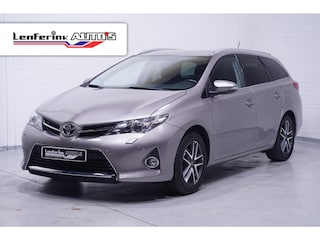 Toyota Auris 1.8 Hybrid First Edition navigatie camera private glas lmv 16" stoelverwarming climate controle DAB keyless entry en start voorstoelen verwarmd PDC v+a