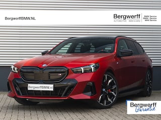 BMW i5 Touring M60 M-Sport Pro - Pano - Integral Active Steering - Bowers & Wilkins - Carbon Pack