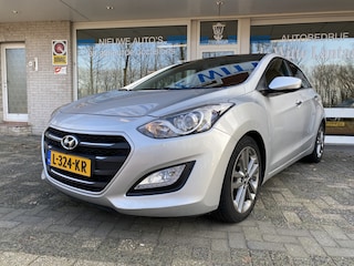 Hyundai i30 1.6 GDi Comfort Panoramadak/Keyless entry//Achteruitrijcamera/Audionavigatie/Climate Controle/Led dagrij verl.//Multi functioneel stuur/Half lederen bekleding/Parkeersensoren