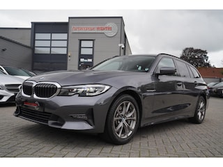 BMW 3-serie Touring 330i Executive Edition | Sportstoelen | Elektrische trekhaak | 259PK | NAP | Dealer onderhouden |