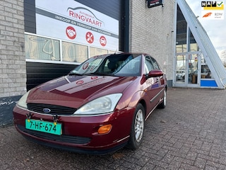 Ford Focus 1.6-16V Ghia Leer