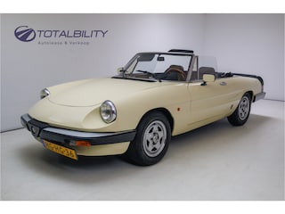 Alfa Romeo Spider 1.6 | Nieuwe Stoffen kap