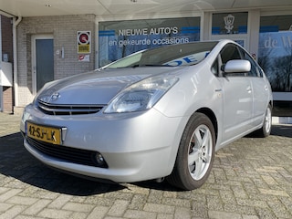 Toyota Prius 1.5 VVT-i Tech Edition Navigatie/Achteruitrij camera/W.W. Glas/Parkeerassist./Cruise contr./Audio install./Keless Entry/In hoogte verstelbare stoel/ Multifunction. lederen stuur/L.M velgen/Trekhaak