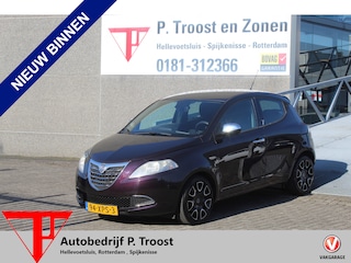 Lancia Ypsilon 0.9 TwinAir Gold Airco/Cruise control/Radio-CD speler/Lichtmetalen velgen/Parrot/Elektrische ramen/Elektrisch verstelbare spiegels.