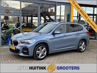 BMW X1 sDrive18i High Executive - navi - stoelverwarming - trekhaak