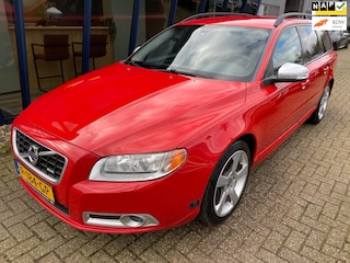 Volvo V70 2.5FT R-Design 230PK LEER / XENON / TREKHAAK / PDC