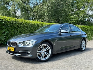 BMW 328i High Executive Automaat | Leder | Navi | Stuur-/Stoelverwarming | Clima | 18" Velgen | PDC | Key-Less | LED |