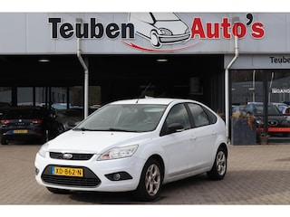 Ford Focus 1.6 Comfort auto moet nog gereinigd worden.