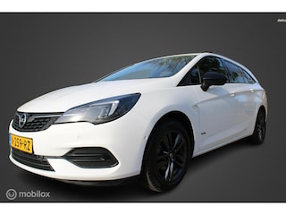 Opel Astra Sports Tourer 1.2 Business Elegance, Design Tech, Elegance Plus-pakket, Premium-pakket, PDC voor en achter, Camera achter, Clima, Navi, Bluetooth, Adaptive cruise control, Line assist.