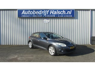 Renault Mégane TCE 130 HATCHBACK auto loopt goed maar rookt