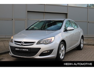 Opel Astra 1.4 Turbo 140pk Edition | Navigatie | 17 inch LMV | NL auto | Cruise control | Parkeersensoren | Armsteun