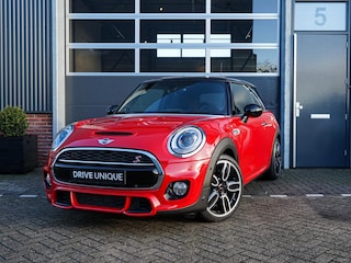 Mini Mini 2.0 | Chili Serious Business | JCW Optiek | Harman/Kardon | Kuipstoelen | Camera | Keyless Entry